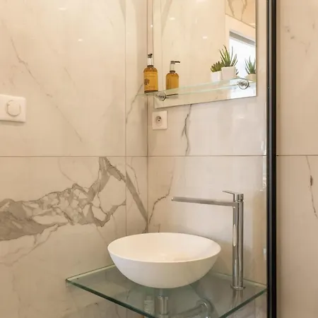 Sea View&roof Terrace Access 2min Walk From Croisette 公寓 戛纳